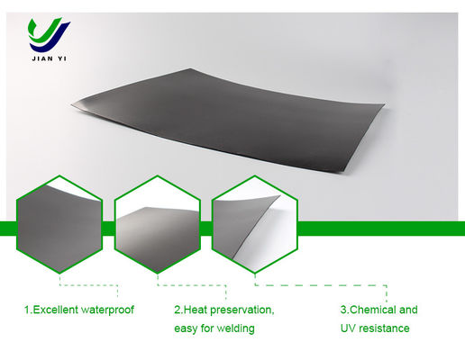Geomembrane HDPE Halus Mulus Lebar 1m-9m dengan Elongasi Putus 700% dan Ketahanan Kimia Sangat Baik untuk Pengendalian Rembesan