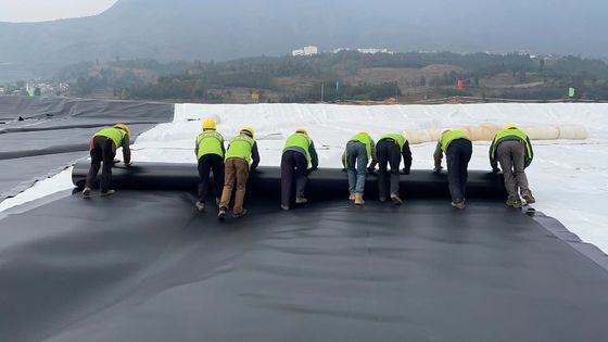 Tailings Bendungan dan Perlindungan Landfill HDPE Geomembrane halus dengan ketahanan kimia yang sangat baik