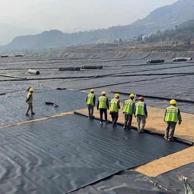 HDPE Geomembrane halus dengan ketahanan kimia yang sangat baik untuk anti seepage di tempat pembuangan sampah dan pembiakan pertanian