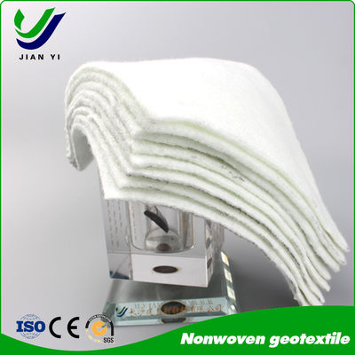 Resistensi UV Serat Staple Geotekstil Permeabel air 100-800 gram/m2