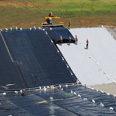 Gampang konstruksi Laying Tekstur dan anti-slip Geomembrane 1.0mm-2.5mm untuk aplikasi Slop
