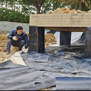 Geomembrane halus HDPE tahan lama untuk proyek anti-penyiraman danau buatan Kekuatan pecah 20-80N / mm Perpanjangan pada istirahat 700%