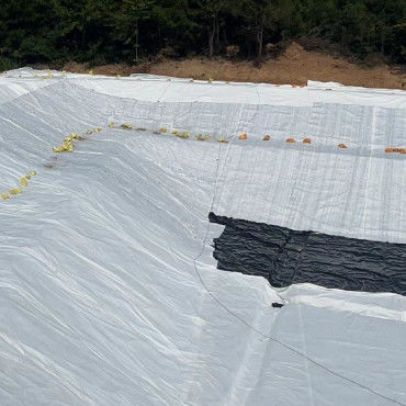 Solusi Pengelolaan Tailings HDPE Geomembrane halus dengan ketahanan kimia yang sangat baik dan ketahanan suhu tinggi