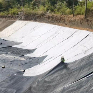 Fungsi pemisahan Nonwoven Long Filament Geotextile Lebar 1m-6m untuk aplikasi tambang TPA