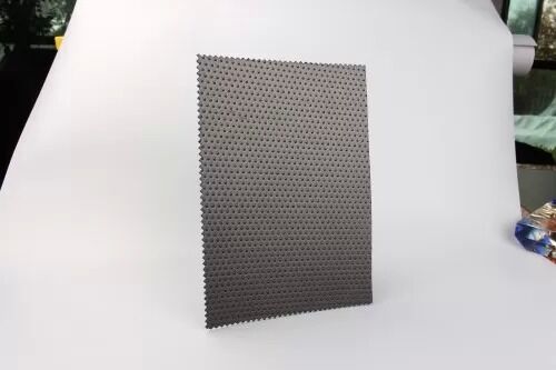 Geomembran HDPE Koefisien Gesekan Tinggi Stabil Anti-Selip dengan Impermeabilitas Sangat Rendah untuk Proyek Rekayasa