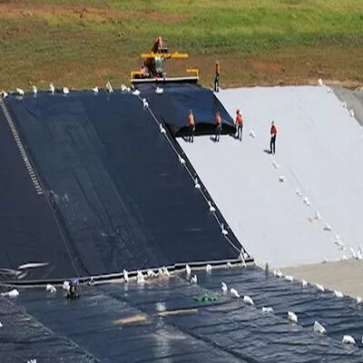 Geomembran HDPE Koefisien Gesekan Tinggi Stabil Anti-Selip dengan Impermeabilitas Sangat Rendah untuk Proyek Rekayasa